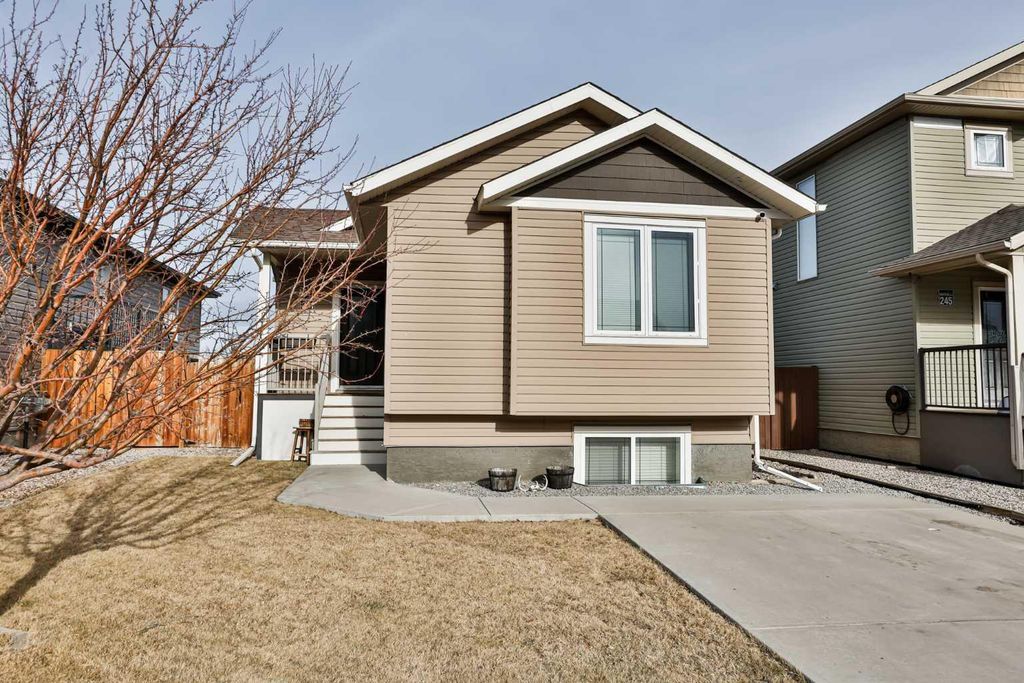 Photo of 241 Sundance Drive, Coalhurst, AB T0L 0V2 (MLS # A2282876)