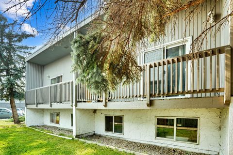 Photo of 459 Huntsville Crescent NW #2, Calgary, AB T2K 4W3 (MLS # A2254002) Photo of 459 Huntsville Crescent NW #2, Calgary, AB T2K 4W3 (MLS # A2254002)