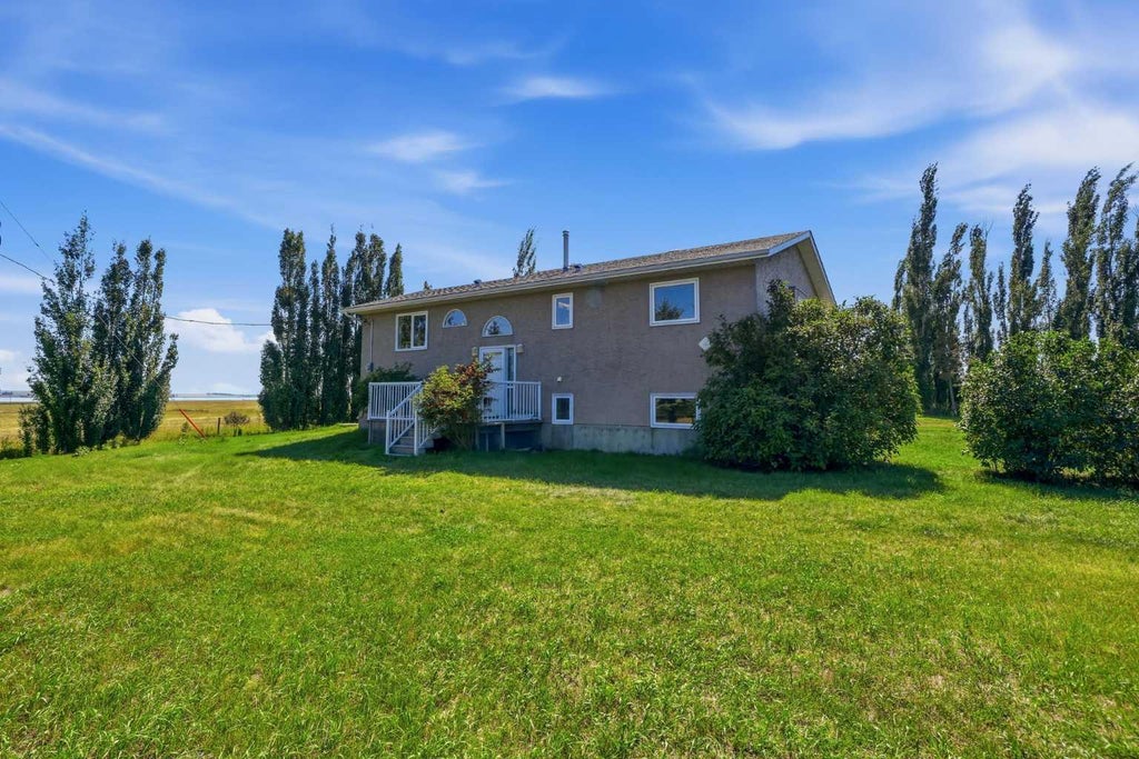 Photo of 241081 Township Road 232, Rural Wheatland County, AB T1P 0N7 (MLS # A2328384)
