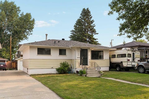 Photo of 440 36 Avenue NW, Calgary, AB T2K 0C3 (MLS # A2332486)