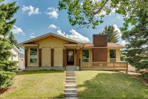 Photo of 11248 Braeside Drive SW, Calgary, AB T2W 3E4 (MLS # A2346233)