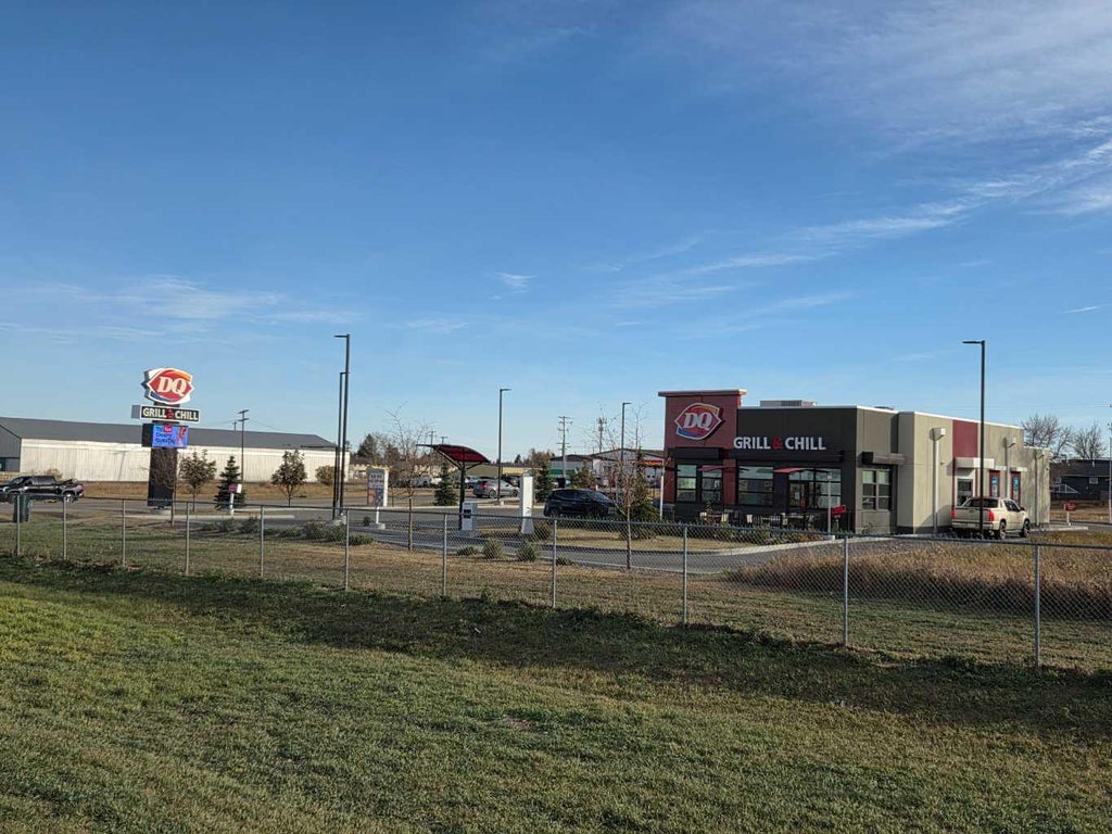 Photo of 2412 20th Street, Didsbury, AB T0M 0A2 (MLS # A2340855)