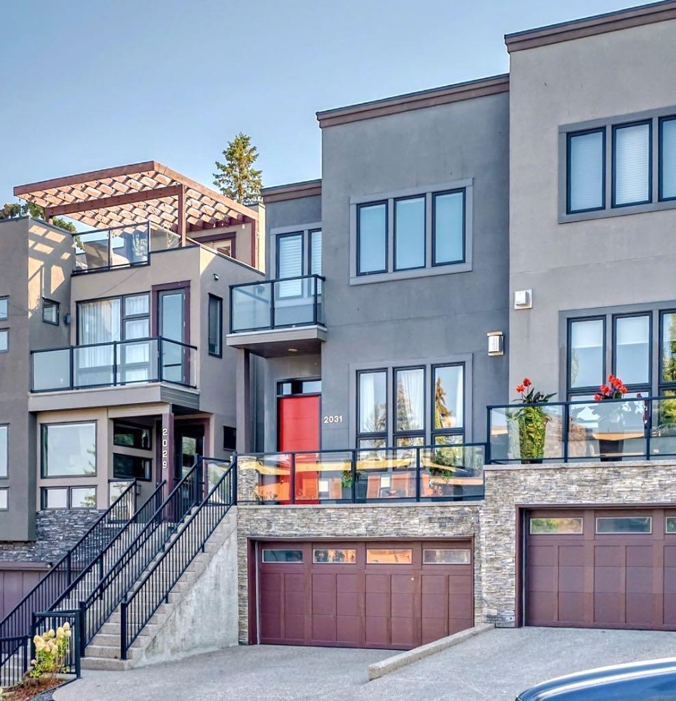 2031 28 Avenue SW