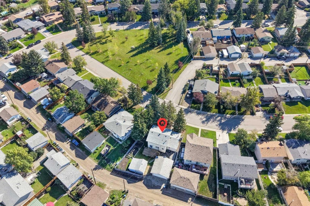 Photo of 135 Queensland Road SE, Calgary, AB T2J 3R9 (MLS # A2344234)