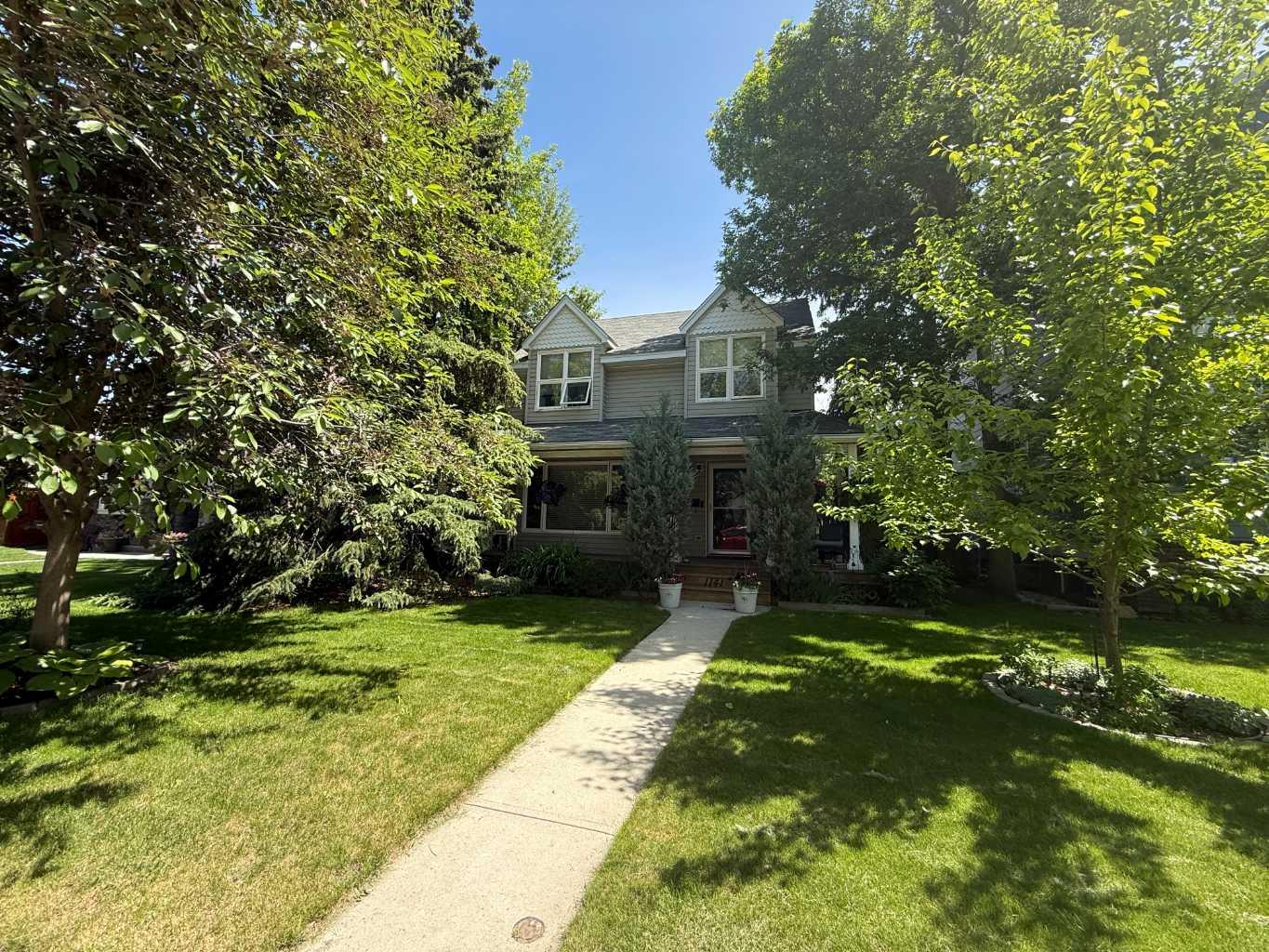 1141 Regent Crescent NE