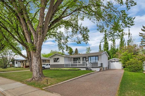 Photo of 5432 46 Avenue, Lacombe, AB T4L 1N1 (MLS # A2301661)
