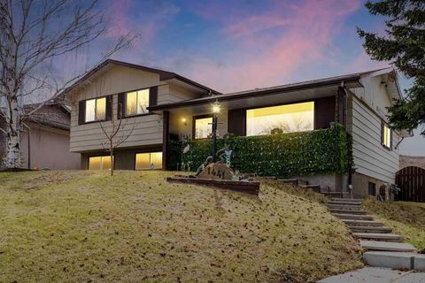 Photo of 1441 Hunterbrook Road NW, Calgary, AB T2K 4V3 (MLS # A2306612)