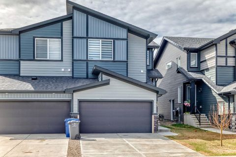 Photo of 35 WATERFORD Manor, Chestermere, AB T1X 2T9 (MLS # A2307951)