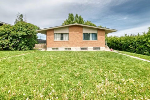 Photo of 416 & 418 33 Avenue NE, Calgary, AB T2E 2J1 (MLS # A2346436)