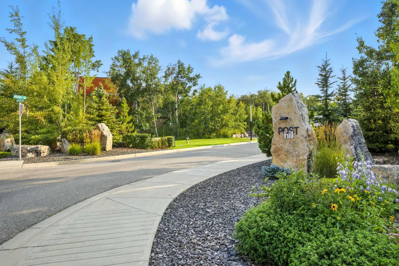 62 Posthill Drive SW