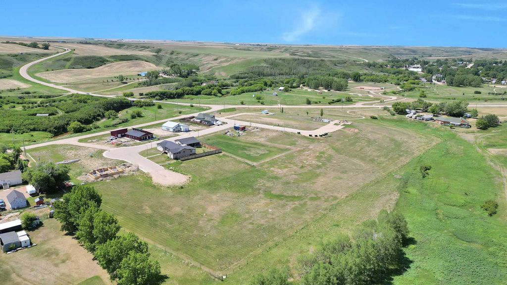 Photo of 52 DIAMOND VALLEY Close, Carbon, AB T0M 0L0 (MLS # A2325944)