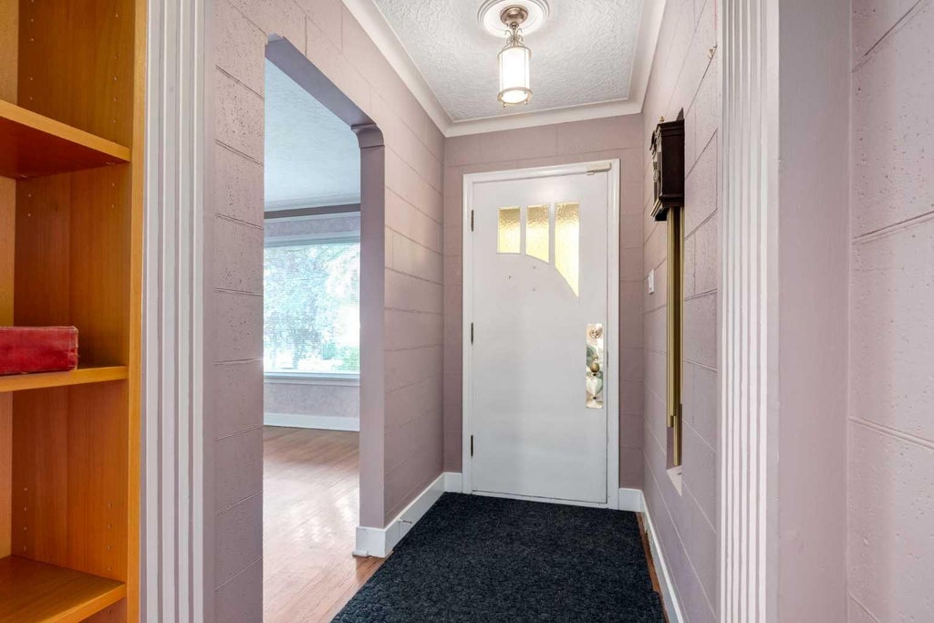 Photo of 827 17 Avenue NW, Calgary, AB T2M 0P1 (MLS # A2349876)