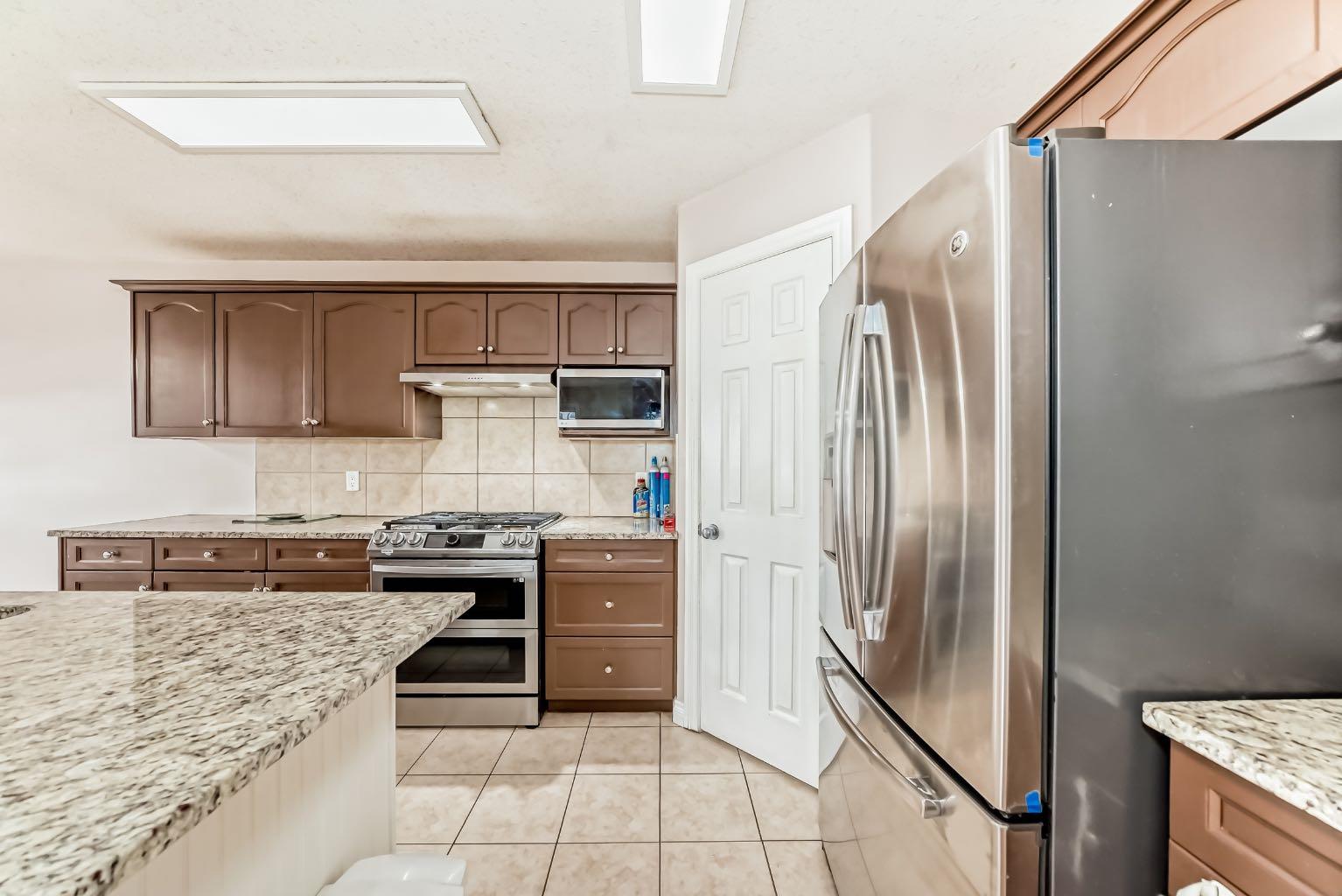30 Taracove Way NE