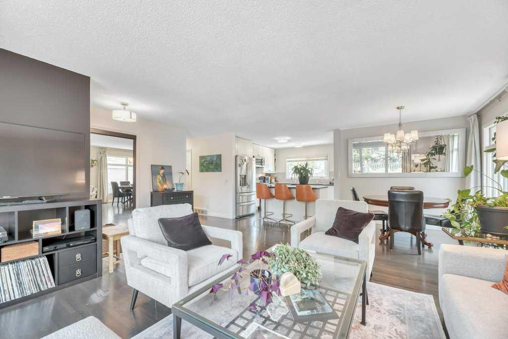 219 Huntcroft Road NE