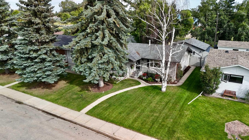 Photo of 3317 44A Avenue, Red Deer, AB T4N 3J6 (MLS # A2353650)