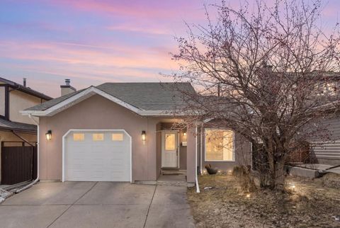 Photo of 8 Hawkfield Crescent NW, Calgary, AB T3G 1Z5 (MLS # A2304656)