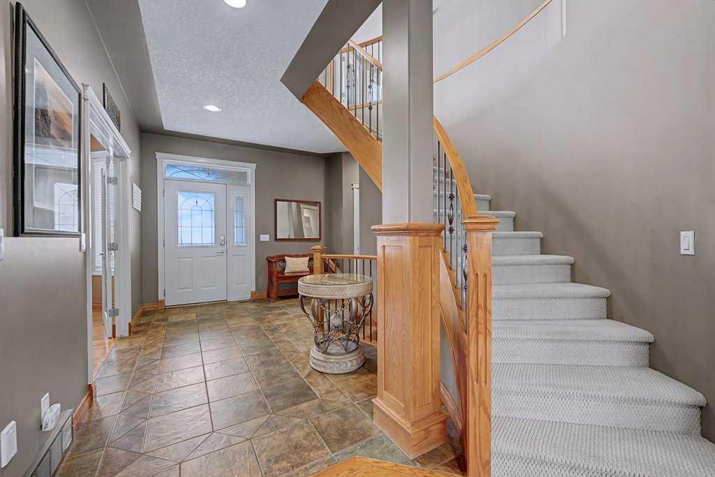 151 Arbour Vista Road NW