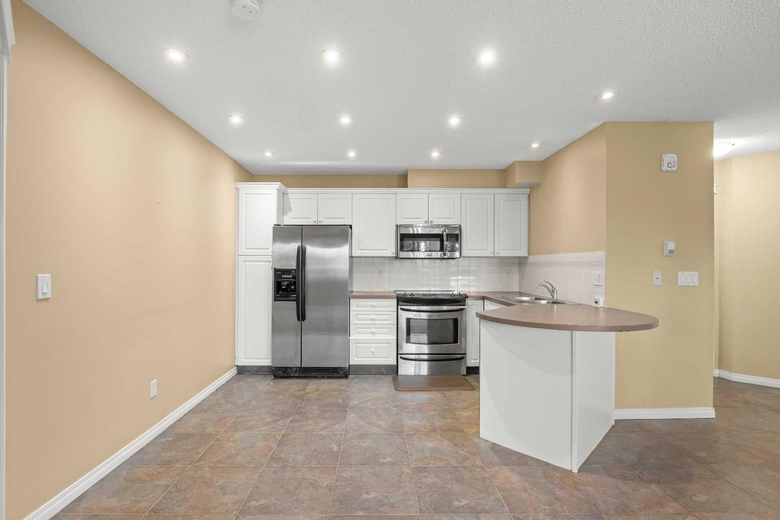 20 Country Hills View NW 201