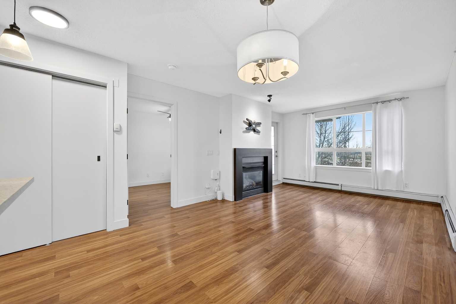 35 Richard Court SW 406