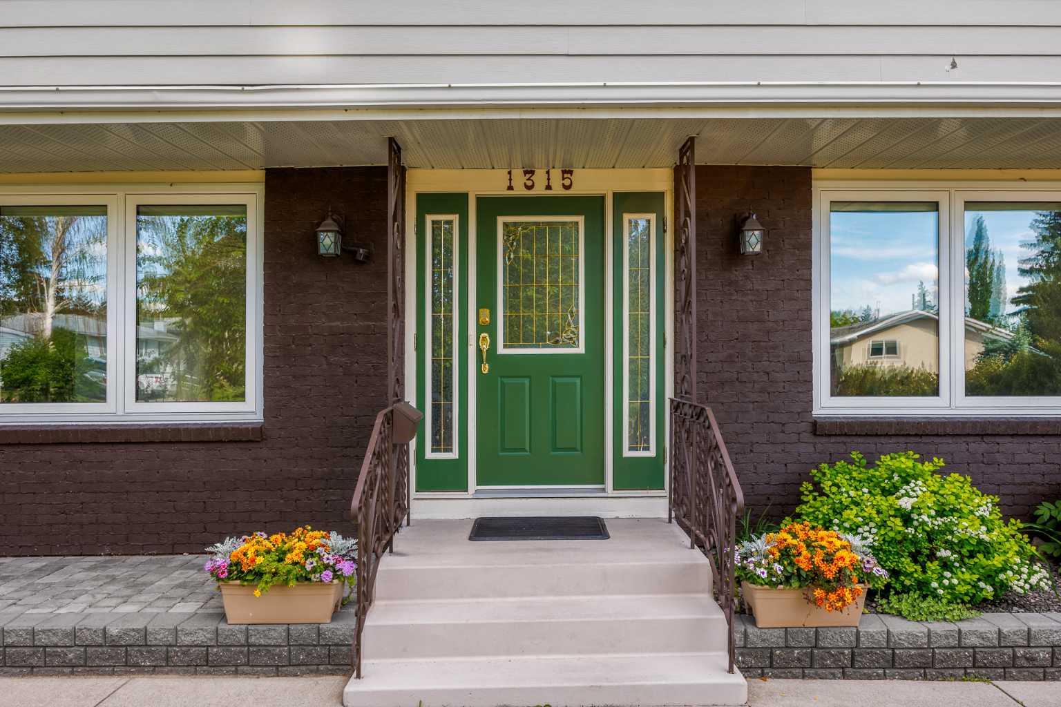 1315 Lake Michigan Crescent SE