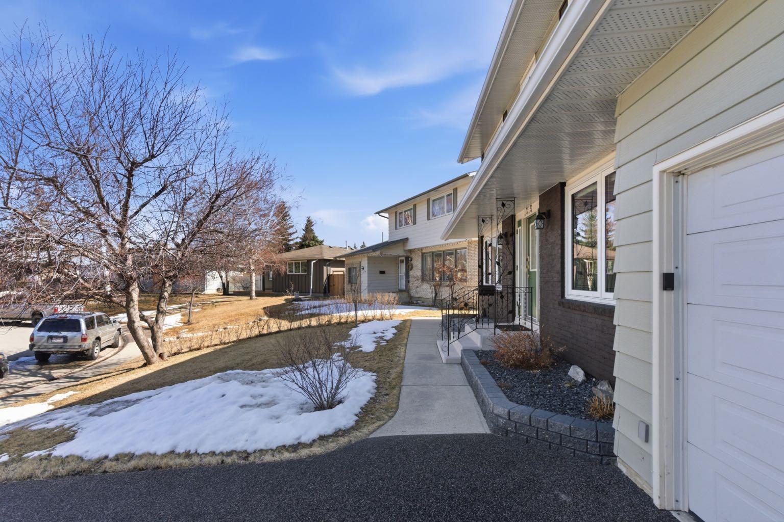 1315 Lake Michigan Crescent SE