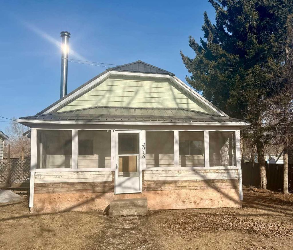 Photo of 4916 50 Street, Lougheed, AB T0B 2V0 (MLS # A2297984)