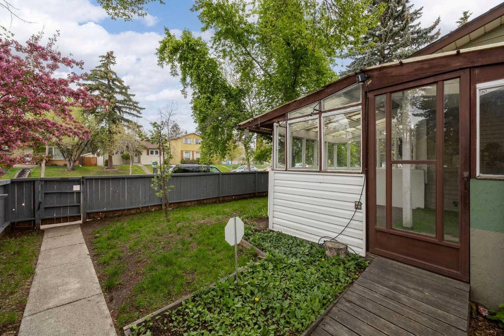 Photo of 92 Erin Woods Drive SE, Calgary, AB T2B 2S1 (MLS # A2304814)
