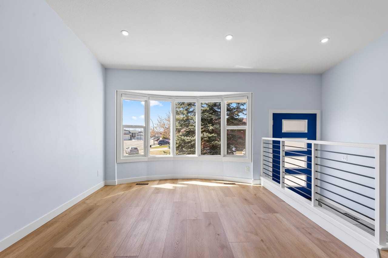 55 Whitehaven Crescent NE