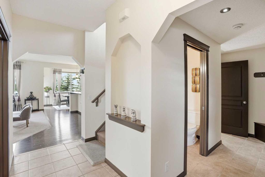Photo of 6 Springborough Green SW, Calgary, AB T3H 5M6 (MLS # A2322883)
