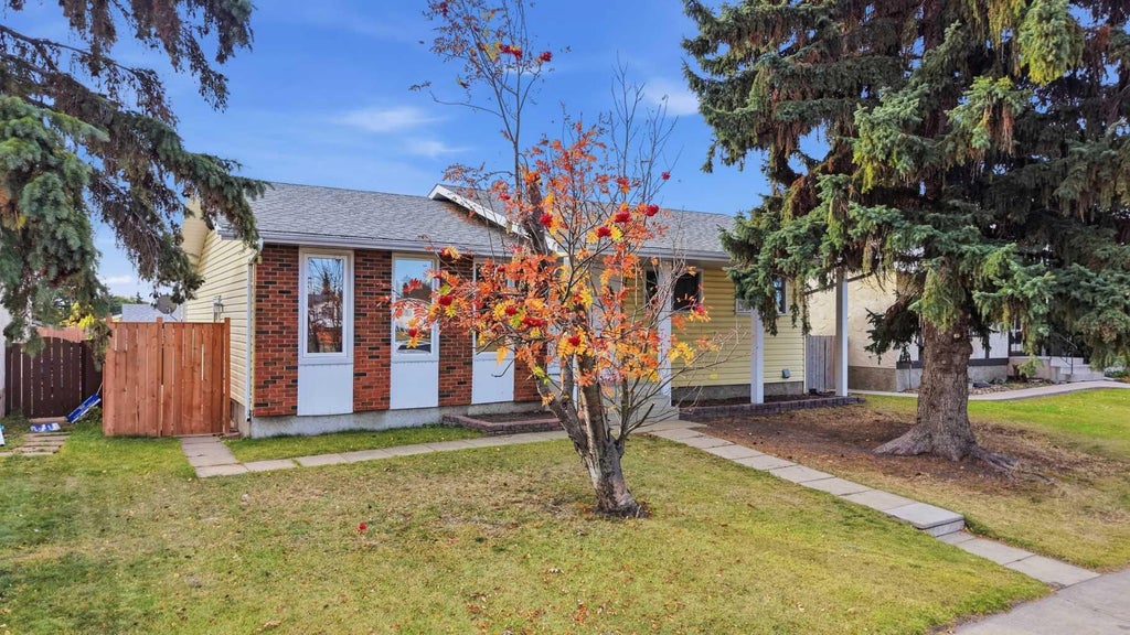 Photo of 97 Neville Close, Red Deer, AB T4P 1T8 (MLS # A2354928)
