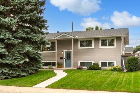 Photo of 9919 Walrond Road SE, Calgary, AB T2J 1M4 (MLS # A2256190)