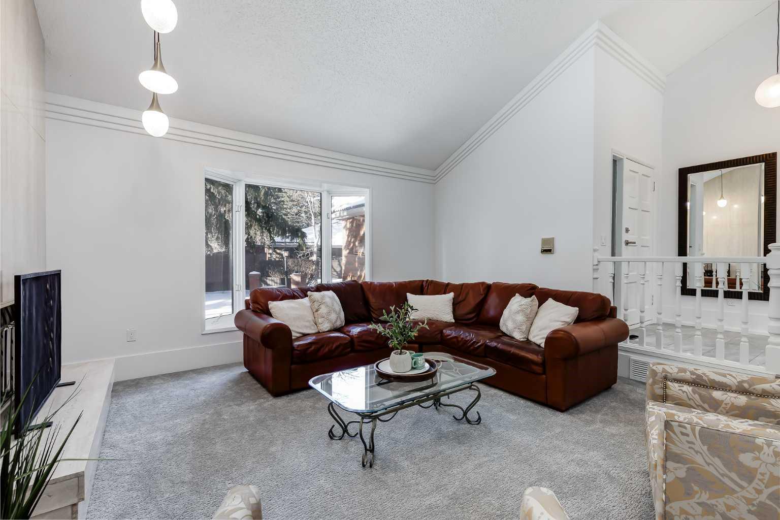 35 Oakmount Court SW 18