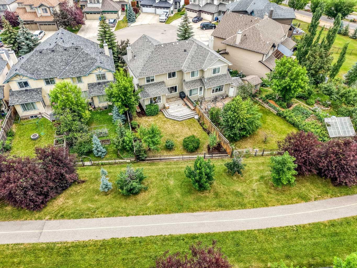43 Cougar Ridge Bay SW