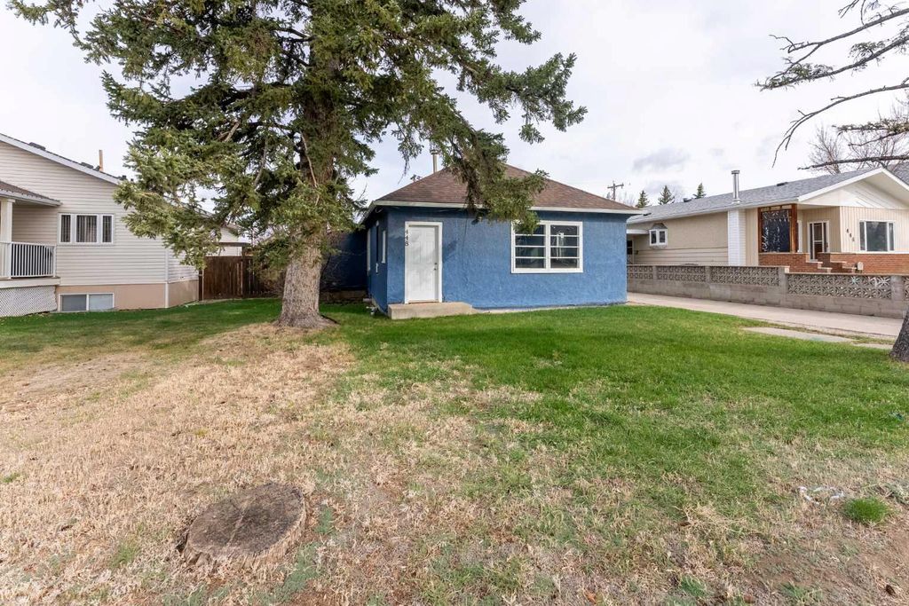 Photo of 448 Crescent Avenue, Picture Butte, AB T0K 1V0 (MLS # A2303796)