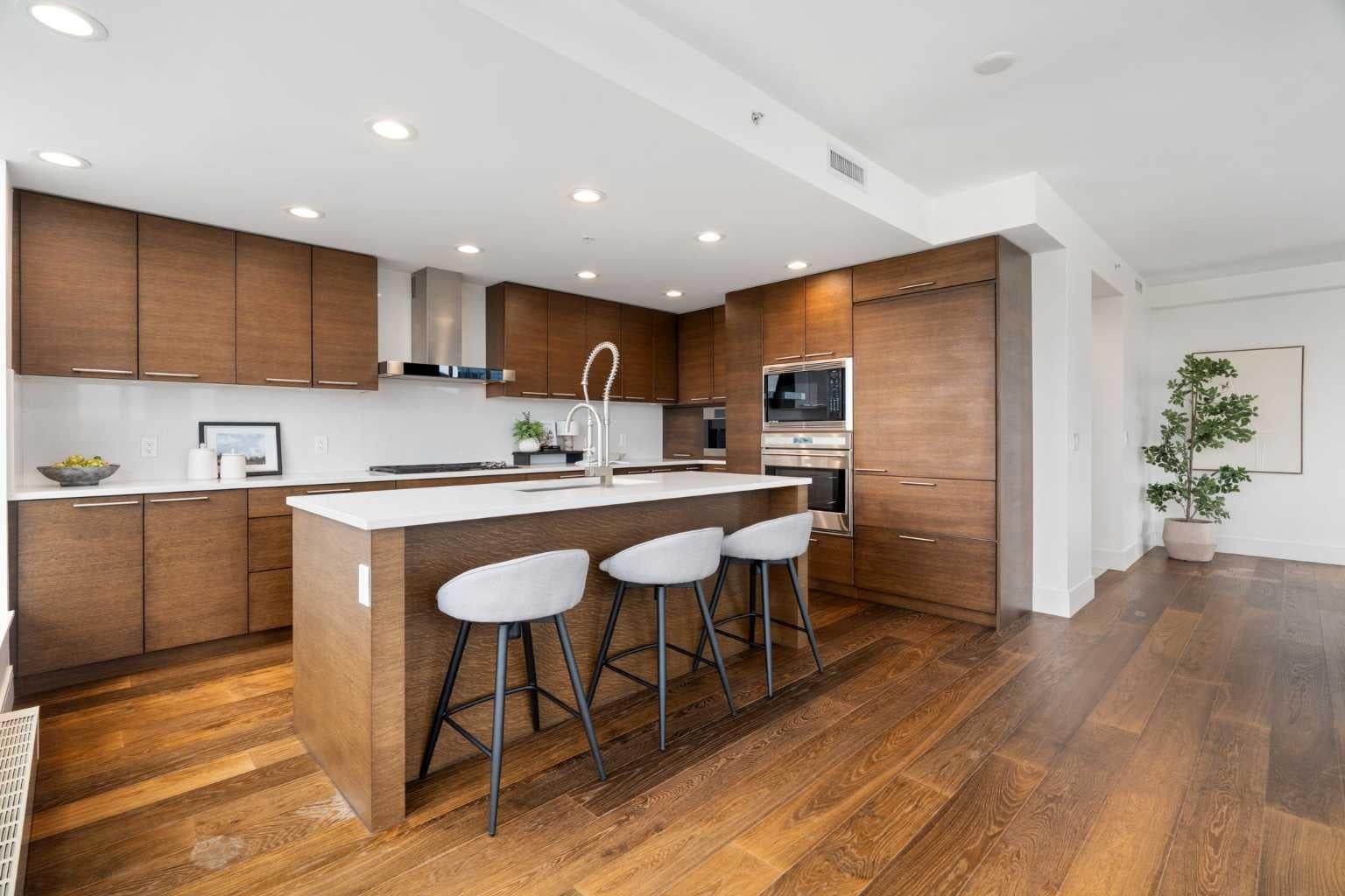 222 Riverfront Avenue SW 2421