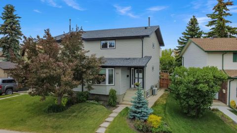 Photo of 81 Strathcona Crescent SW, Calgary, AB T3H 1K9 (MLS # A2322292)