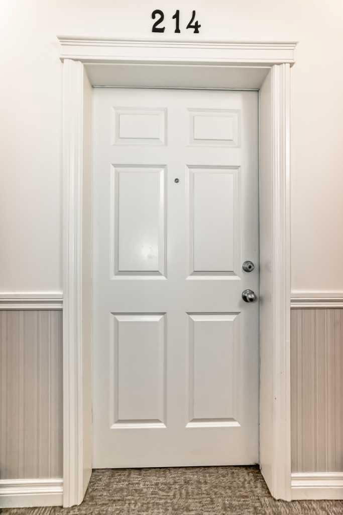 2 Hemlock Crescent SW 214