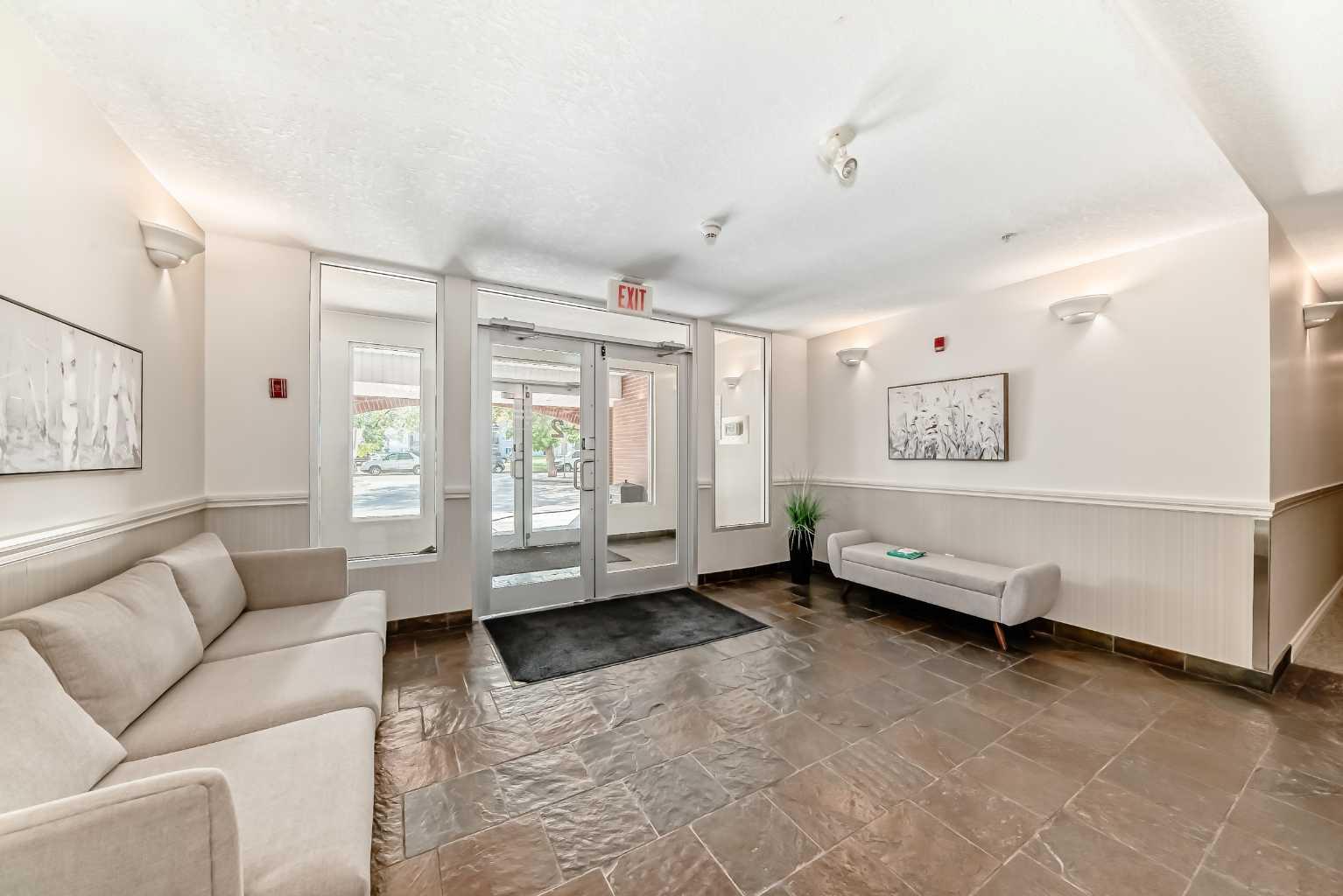 2 Hemlock Crescent SW 214