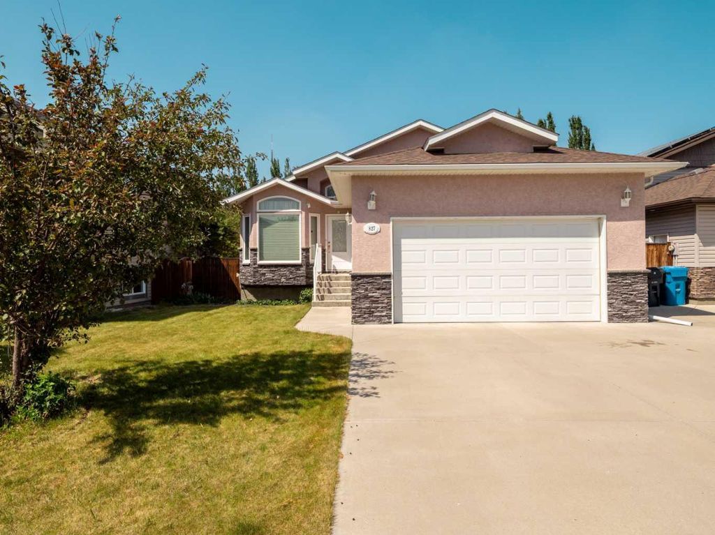 Photo of 827 Kodiak Bay N, Lethbridge, AB T1H 5S2 (MLS # A2316392)