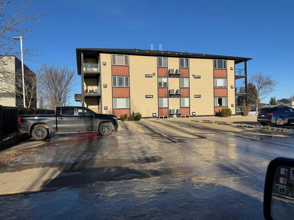 Photo of 605 6 Avenue SE #201, Slave Lake, AB T0G 2A3 (MLS # A2288877)
