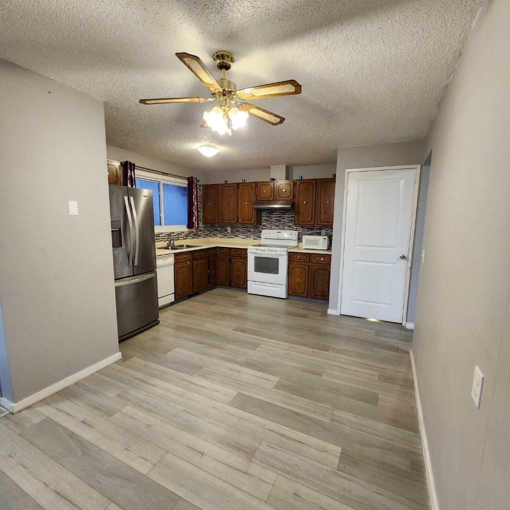 176 whitworth  way NE