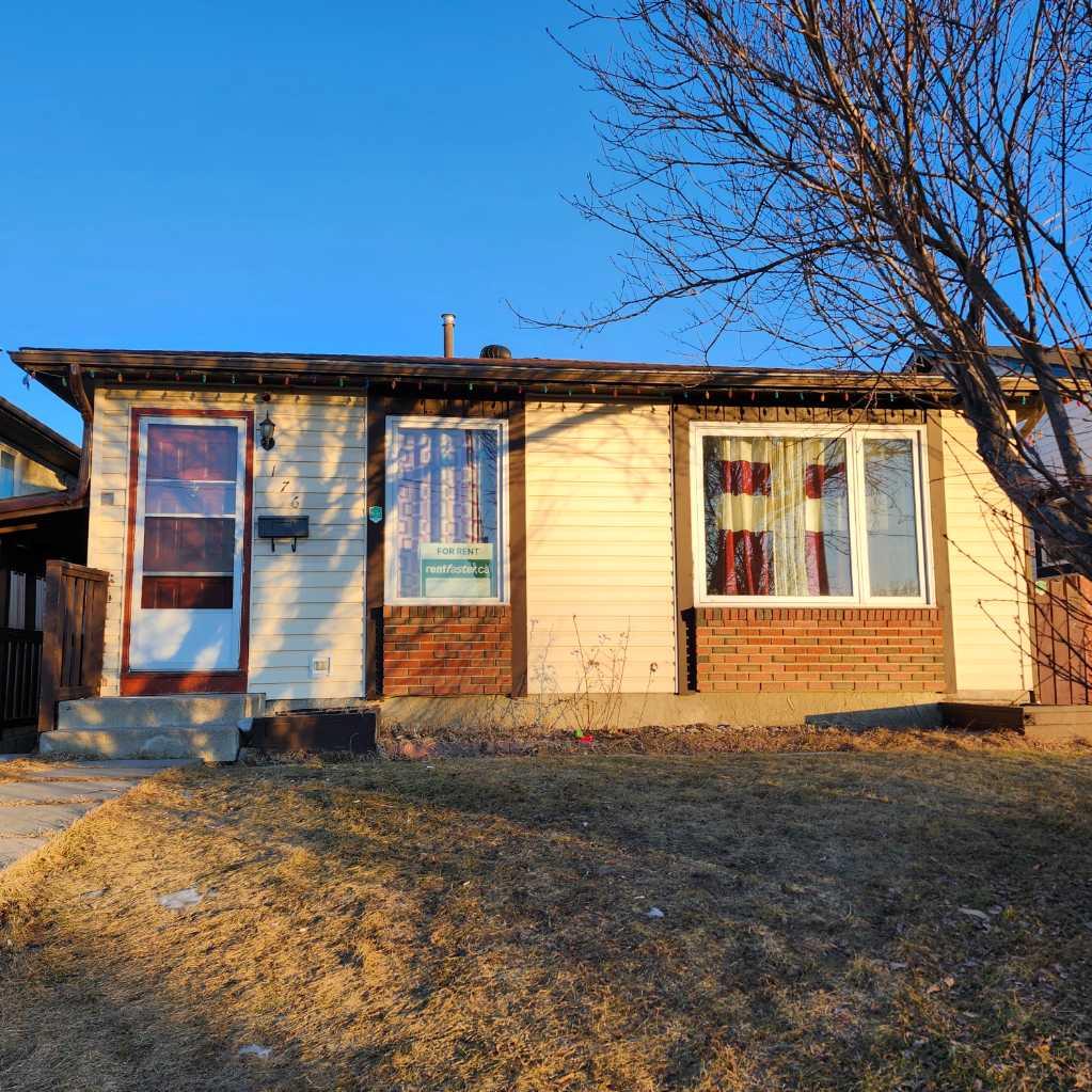 176 whitworth  way NE