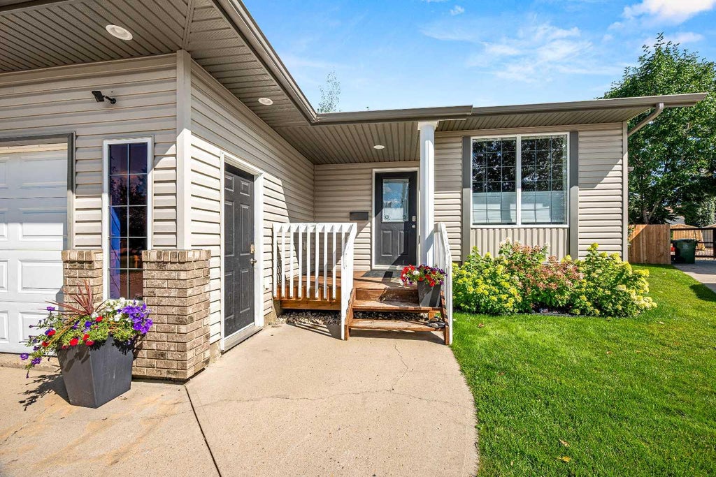 Photo of 2105 52 Avenue Close, Lloydminster, AB T9V 2Z8 (MLS # A2340445)