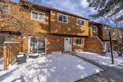 Photo of 287 Southampton Drive SW #60, Calgary, AB T2W 2N5 (MLS # A2288774)