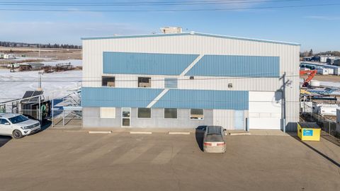 6702 & 6706 44 Avenue Ponoka AB T4J 1J8