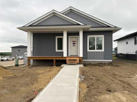 Photo of 4814 55 Avenue, Bentley, AB T0C 0J0 (MLS # A2319342)