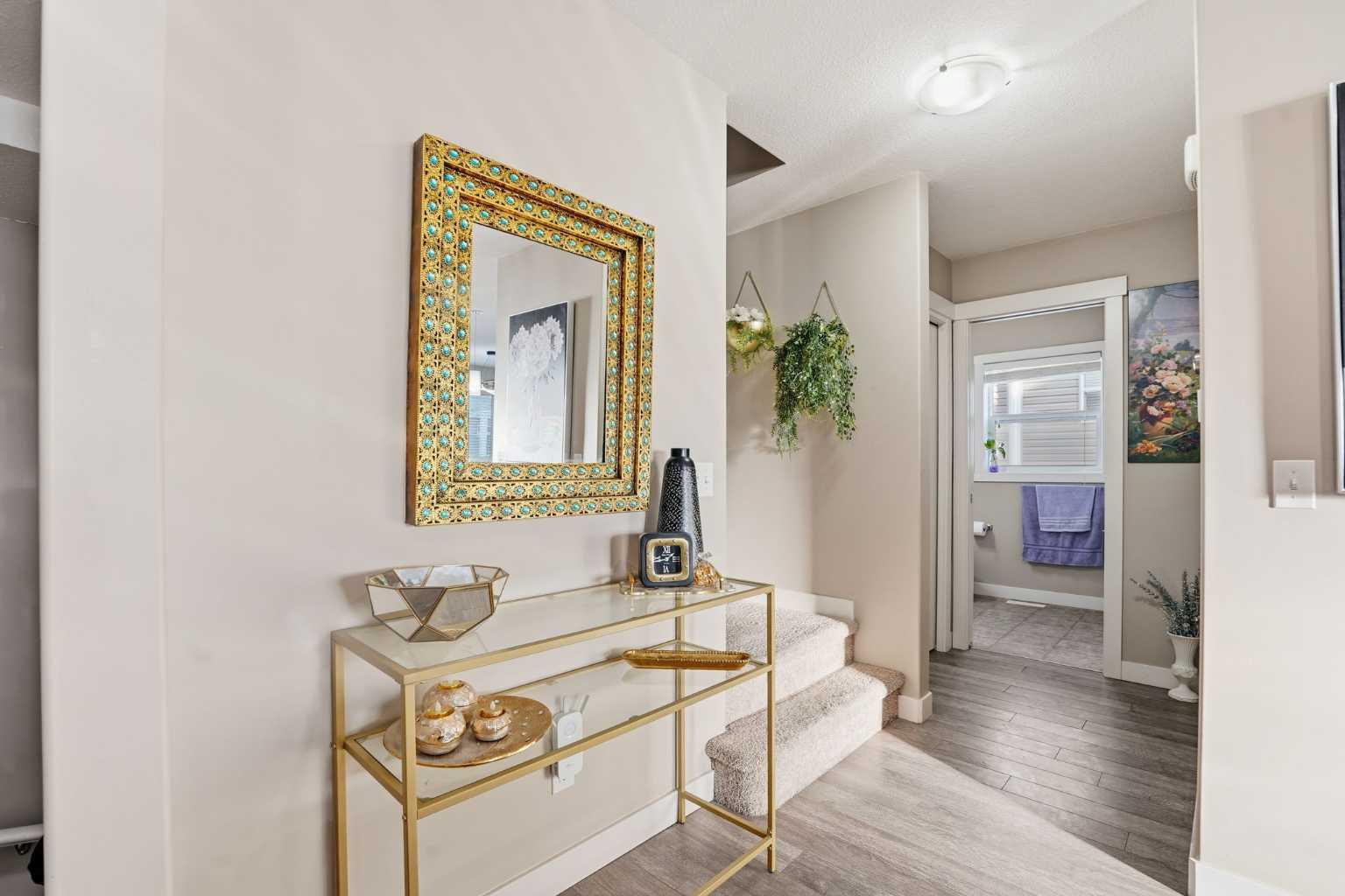 427 Redstone View NE