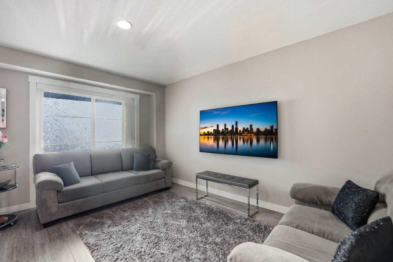 427 Redstone View NE