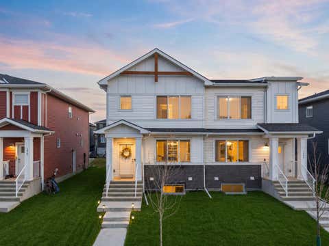 Photo of 1053 west lakeview Drive, Chestermere, AB T1X 2T2 (MLS # A2330534)