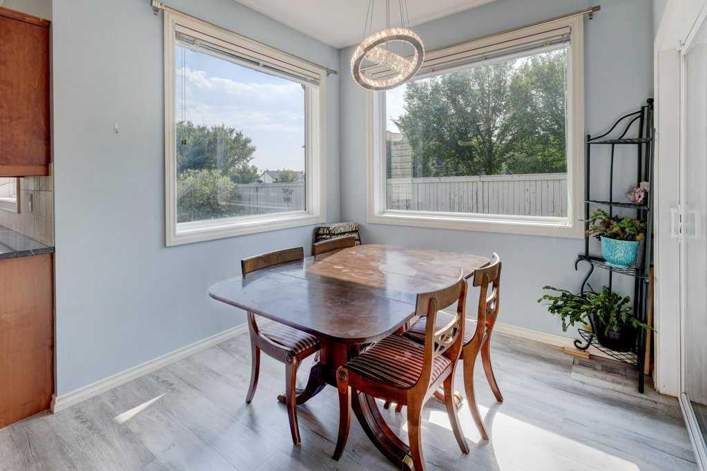 242 Crystal Green Point